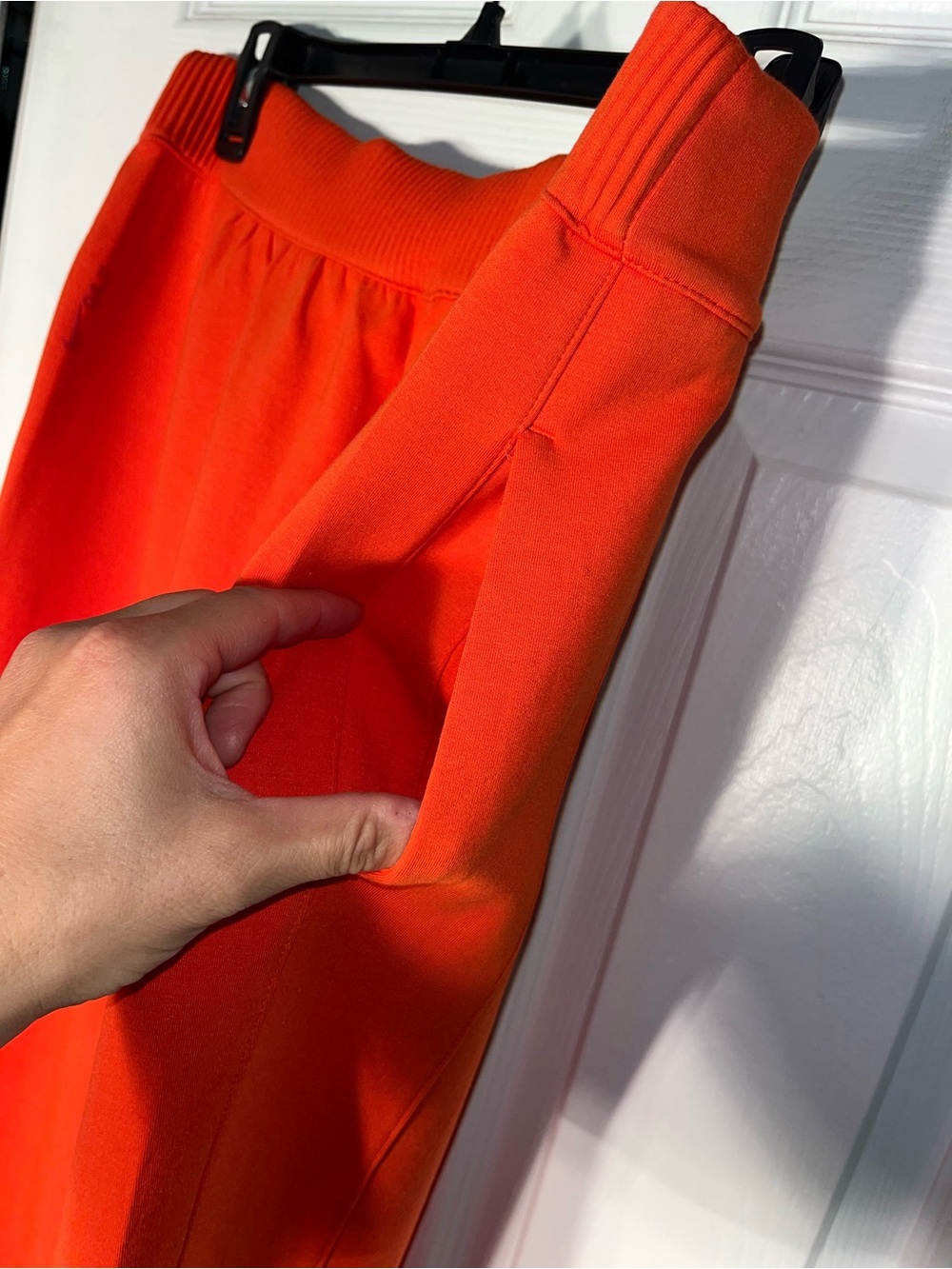$90 NWT Women’s NIKE Large L 24.7 Impossibly Soft Dri-FIT Mid-Rise Jogger Pants - Picture 13 of 15